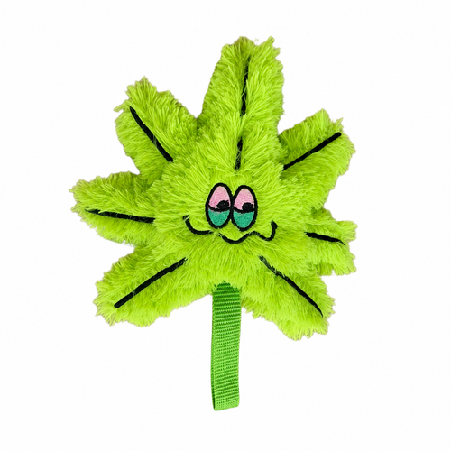Vista frontal del juguete de peluche Herb de Verný sobre fondo blanco, destacando su diseño de hoja de siete puntas con textura de felpa y su asa inferior para halar.