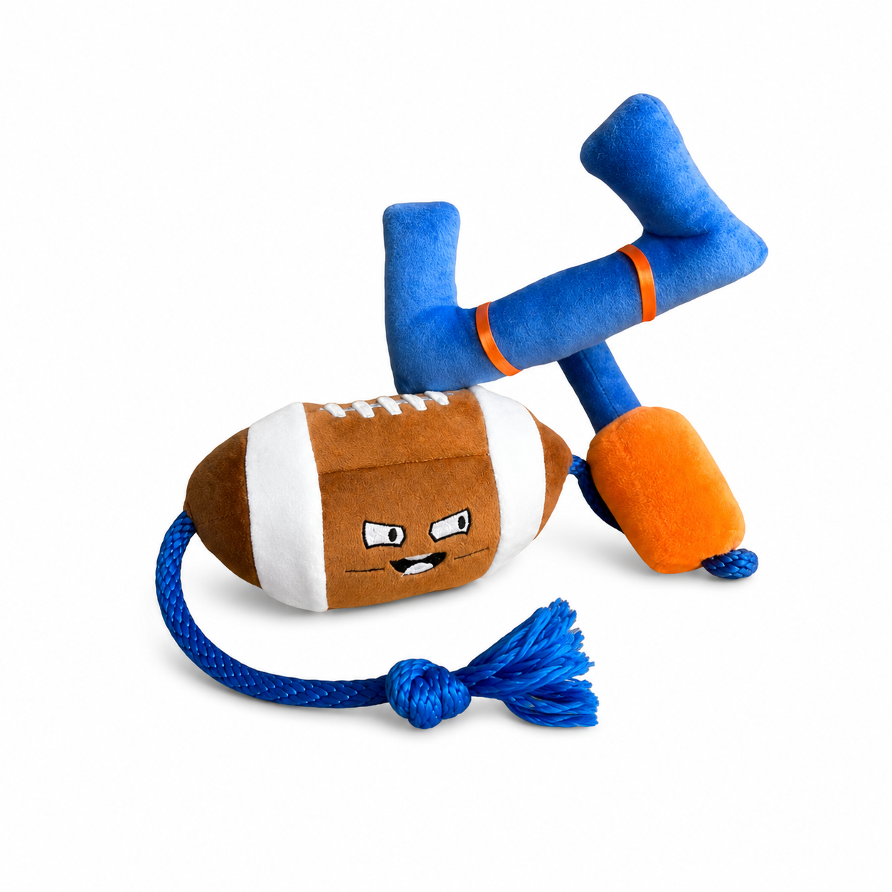 Vista general del juguete de peluche NFL de Verný sobre fondo blanco, destacando la disposición completa del balón de fútbol americano unido mediante la cuerda azul a la portería en forma de Y